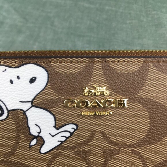 Coach X Peanuts Corner Zip Wristlet Wallet With Snoopy & Woodstock - Picture 7 of 10